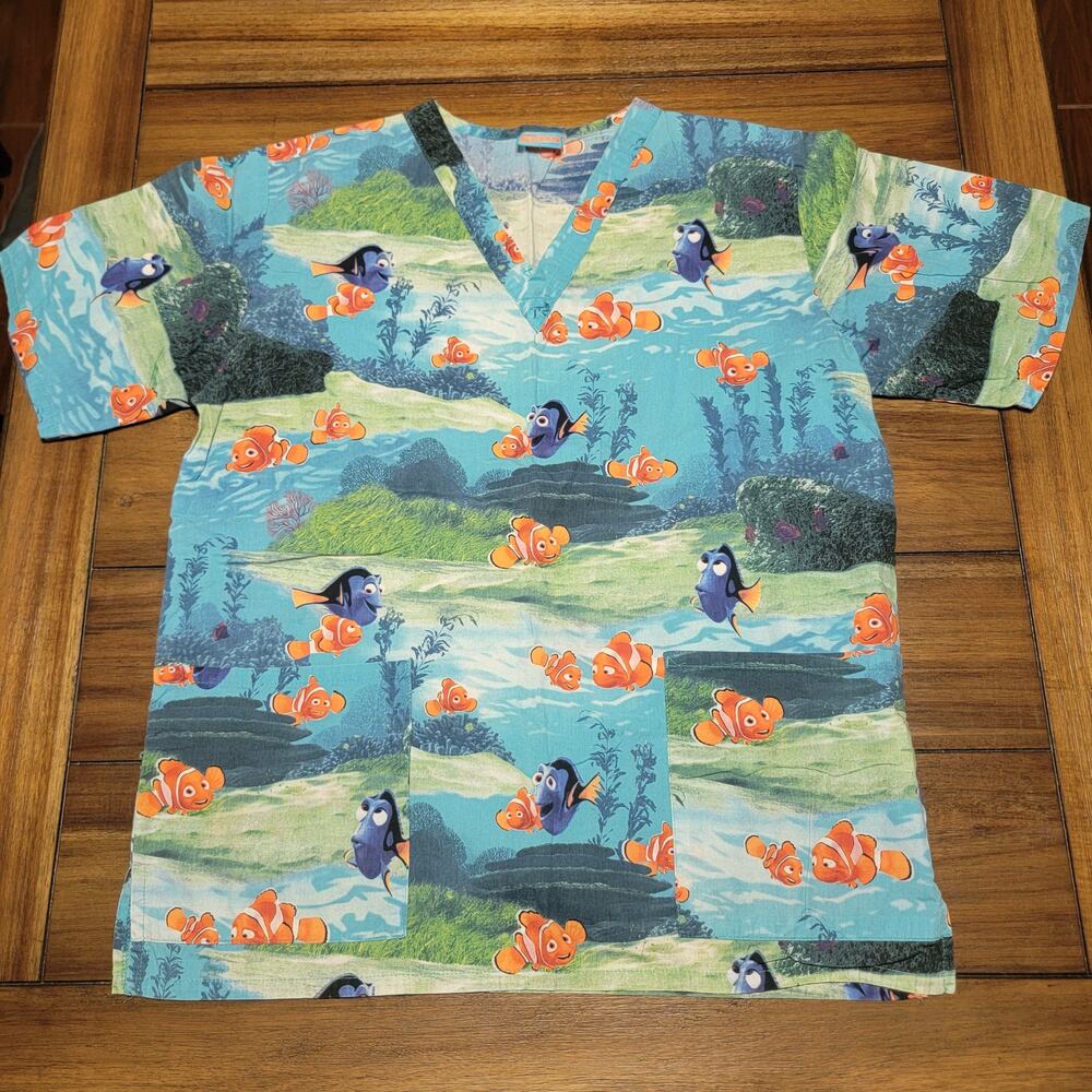 Disney Finding Nemo Scrub Top Nemo & Dori - Size Small
